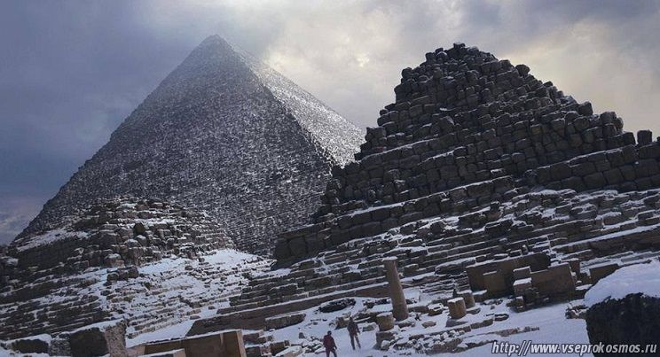 Пирамиды под снегом