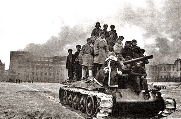 Советские танки в Харькове
